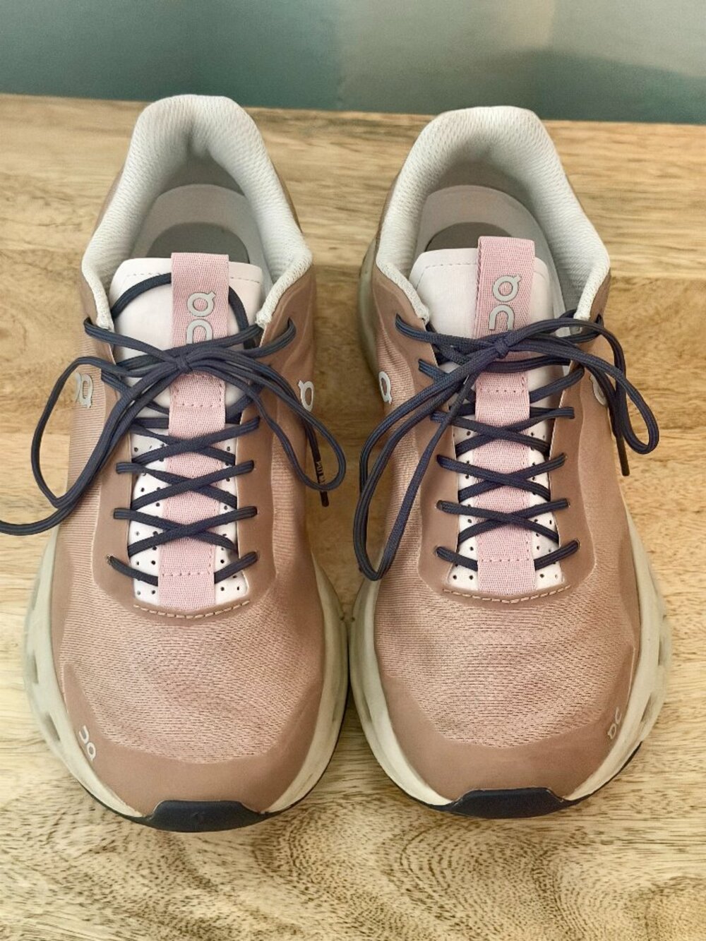 On Cloudnova Women’s Sneakers 🌸🤍 Rosebrown / Pearl Colorway • Size 8 EUC
